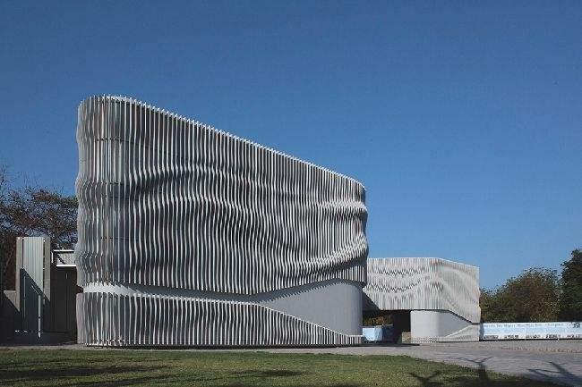 佳木斯浅谈现代建筑采用网架结构安装的主要优势和应用